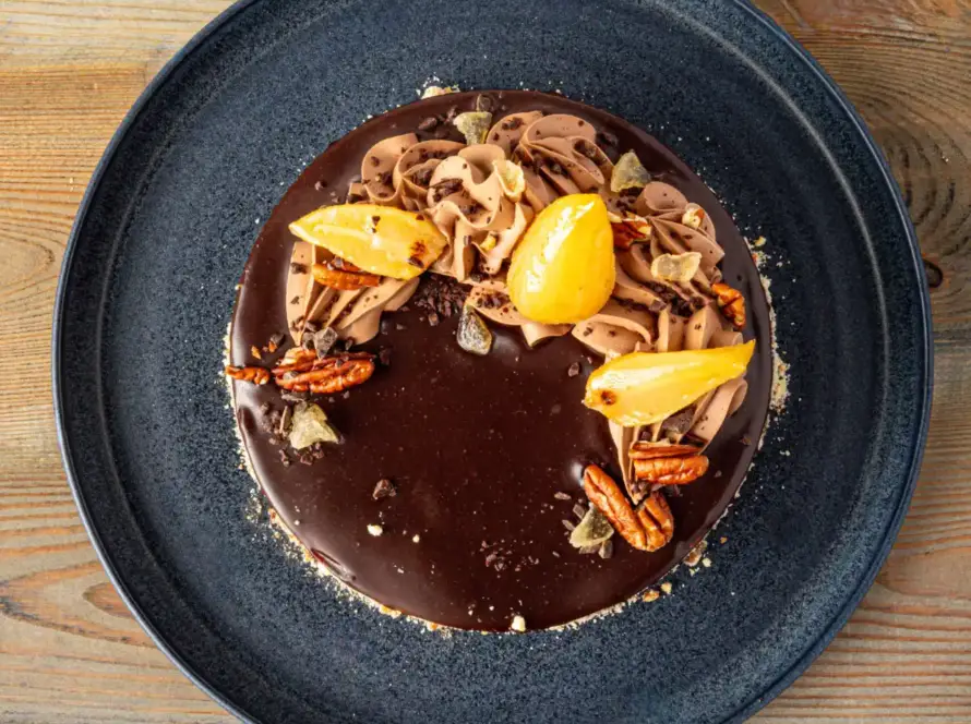 Tarta de Chocolate, Nuez, Pera y Caramelo