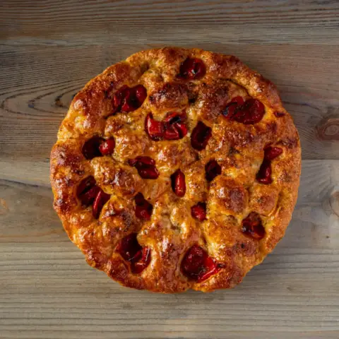 Focaccia de tomate y orégano